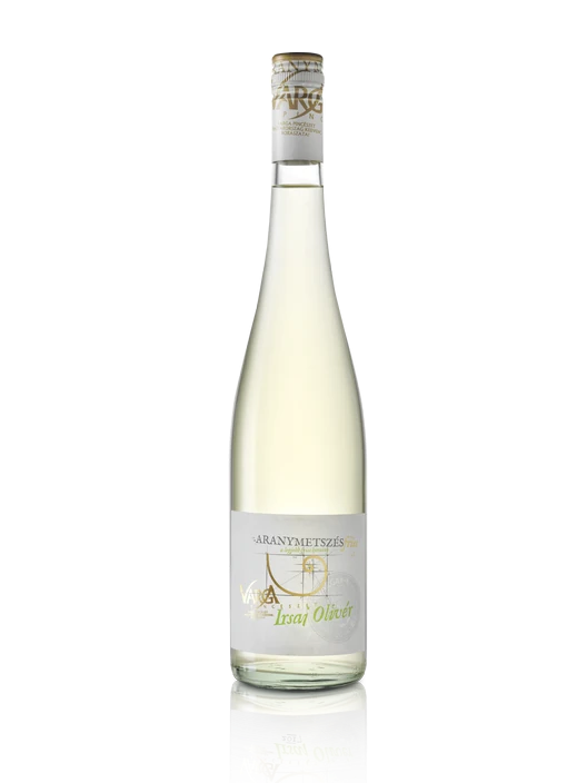 Aranymetszés Friss Irsai Olivér bottle with Hungarian label